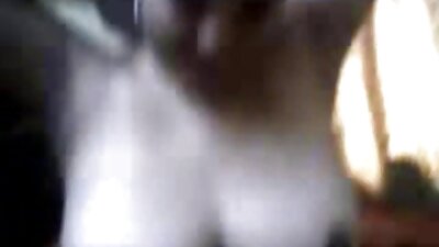 آبنوس فیلم سکسی دوجنسه خوشگل شیطان سوراخ های خود را بر روی یک دیسک پلاستیکی سوار می کند